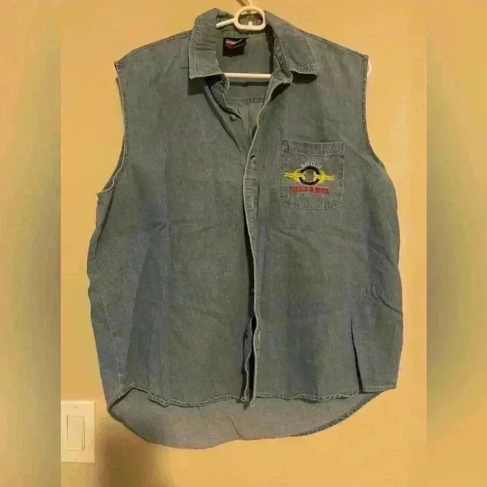 Denim sleeveless button  down